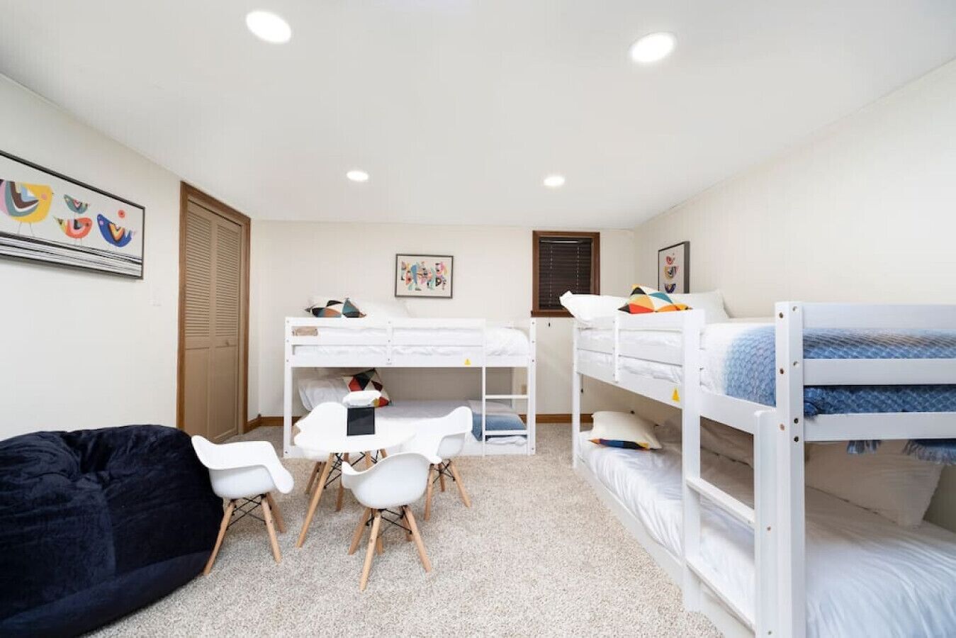 7 bedrooms, desk, iron/ironing board, travel cot