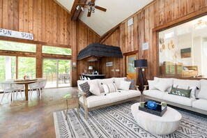 TV, fireplace, ping pong