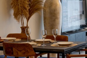 Executive-huvila, 2 makuuhuonetta, tupakointi kielletty, näköala uima-altaalle | Ruokailu omassa huoneessa