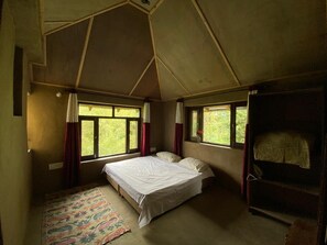 2 bedrooms, iron/ironing board, bed sheets