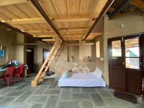 2 bedrooms, iron/ironing board, bed sheets