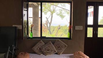 2 bedrooms, iron/ironing board, bed sheets