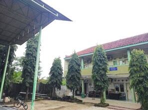 Vista frontal de la propiedad