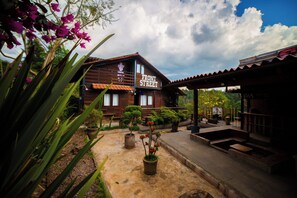 Front of property - Tombstone (Valle de Bravo)