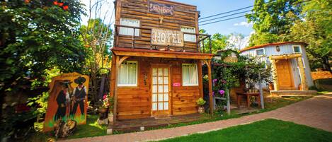Gallery Cabin | Front of property