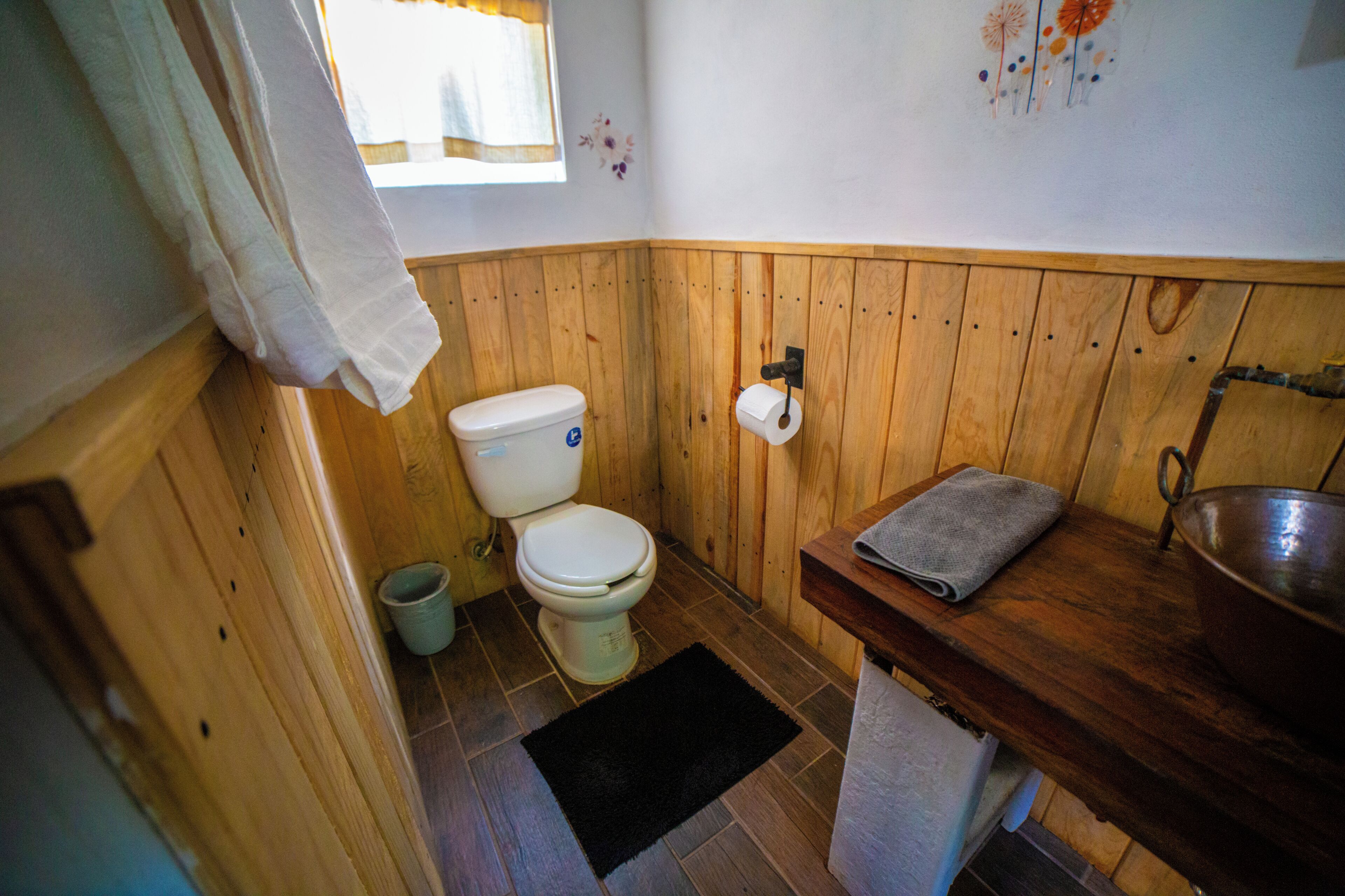 Cabaña Gallery | Baño | Regadera, regadera tipo lluvia, amenidades de baño gratuitas, toallas 