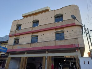 Front of property - Hotel O Fortuna Parepare (Makassar)