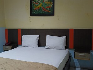 Deluxe Suite | Desk, laptop workspace, free WiFi, bed sheets - Hotel O Fortuna Parepare (Makassar)