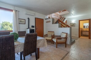 Dining - Villa "Le Colline Sul Mare" with Sea View, Private Terraces & Wi-Fi (Sortino)