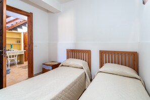 3 bedrooms, iron/ironing board, free WiFi, bed sheets - Villa "Le Colline Sul Mare" with Sea View, Private Terraces & Wi-Fi (Sortino)