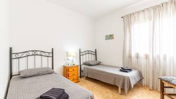 6 bedrooms, iron/ironing board, free WiFi, bed sheets