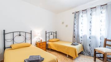 3 bedrooms, iron/ironing board, free WiFi, bed sheets