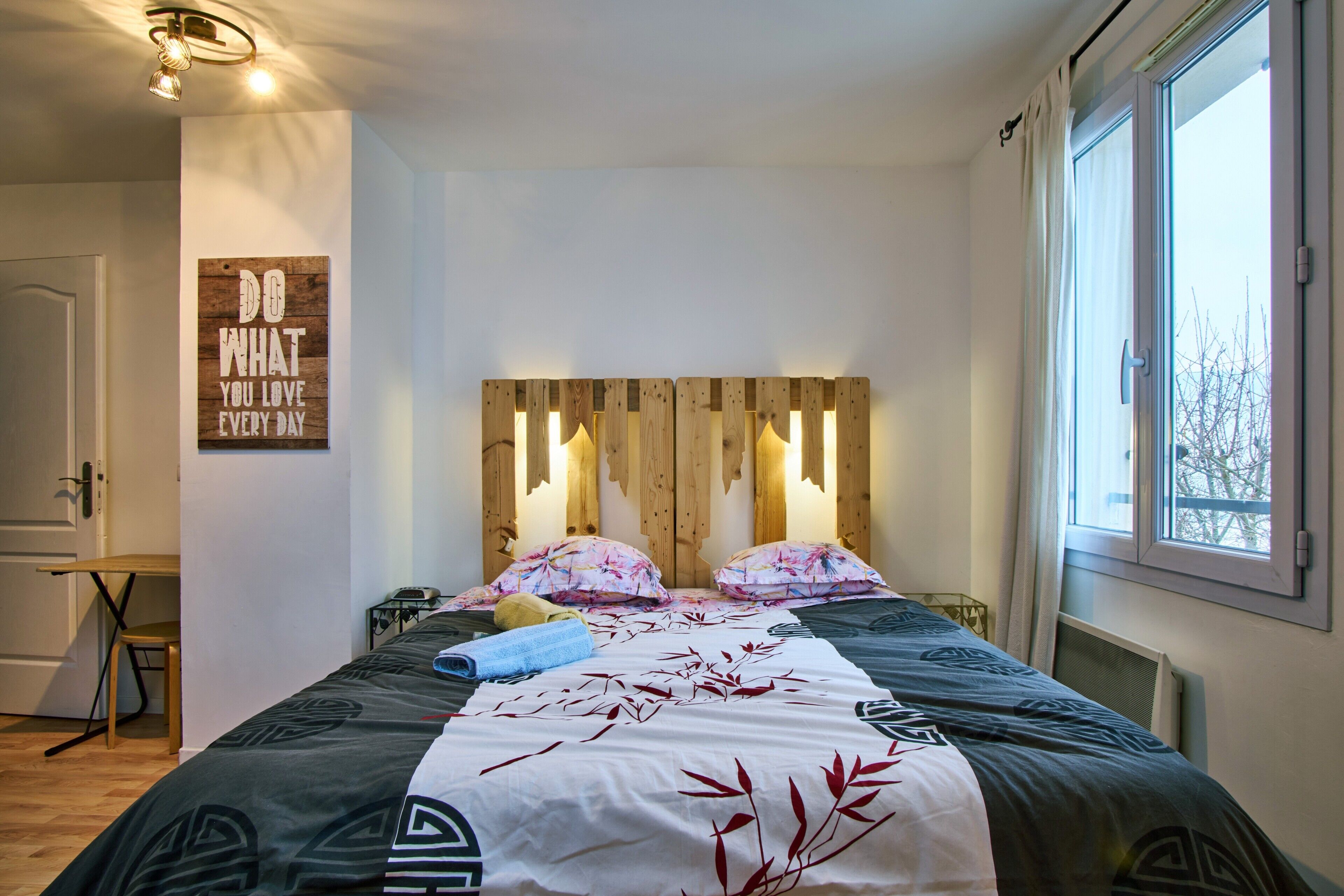 2 slaapkamers, een strijkplank/strijkijzer, gratis wifi, beddengoed