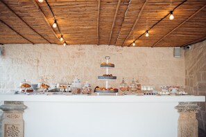 Tägliches inbegriffenes Frühstücksbuffet