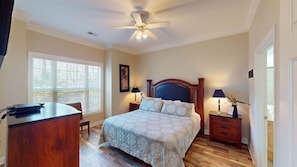 4 bedrooms, internet, bed sheets