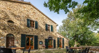 Bauernhaus "Piamperugino" mit Gemeinschaftspool, privatem Garten und WLAN