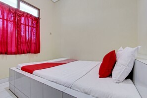 Free WiFi, bed sheets - OYO 92884 Agustha Homestay (Pakem)