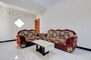 Reception - OYO 92884 Agustha Homestay (Pakem)