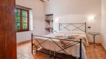 4 bedrooms, free WiFi, bed sheets