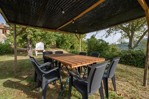 Outdoor dining - Farmhouse "Girasole" with Shared Pool, Private Garden & Wi-Fi (Arcidosso)