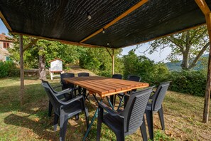 Outdoor dining - Farmhouse "Girasole" with Shared Pool, Private Garden & Wi-Fi (Arcidosso)