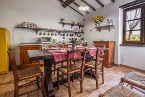 Dining - Farmhouse "Girasole" with Shared Pool, Private Garden & Wi-Fi (Arcidosso)
