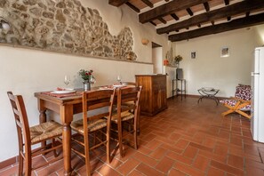Dining - Farmhouse "Ginestra" with Shared Pool, Private Garden & Wi-Fi (Arcidosso)