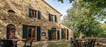 Farmhouse "Ginestra" with Shared Pool, Private Garden & Wi-Fi
