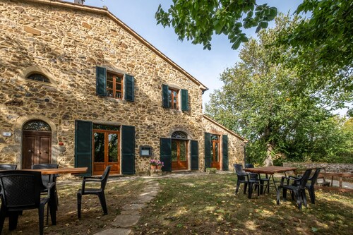 Bauernhaus "Oleandro" mit Gemeinschaftspool, privatem Garten und WLAN