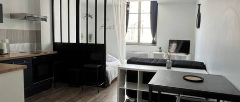 1 habitación, wifi y ropa de cama