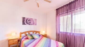 1 habitación, tabla de planchar con plancha, wifi gratis y ropa de cama