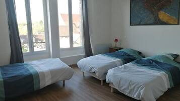 4 slaapkamers, een bureau, reisbedje, gratis wifi