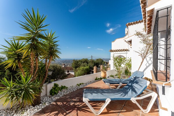 Terrace/patio - Holiday Home "Mijas la Nueva" with Sea View & Shared Pool (Mijas Pueblo)