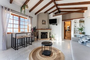 Télévision, cheminée