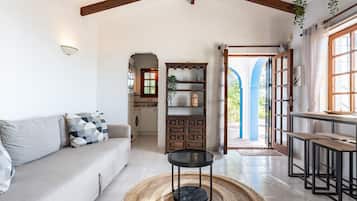 Een televisie en een open haard