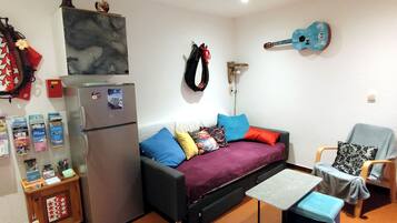 Fernseher, DVD-Player, Stereoanlage