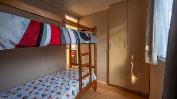 2 slaapkamers, een strijkplank/strijkijzer