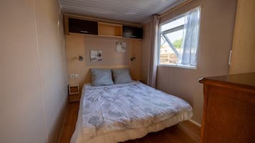 2 chambres, fer et planche Ă repasser