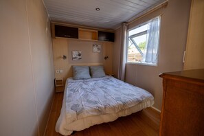 2 bedrooms, iron/ironing board