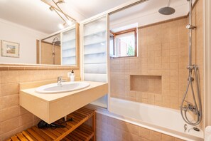 Baignoire, serviettes fournies