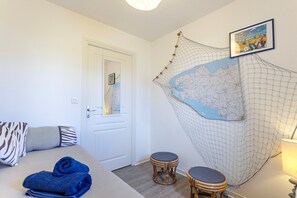 2 makuuhuonetta, silitysrauta/-lauta, ilmainen Wi-Fi, vuodevaatteet