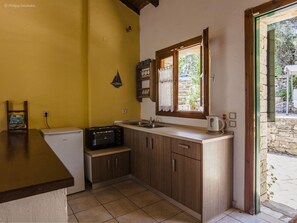 Réfrigérateur, four, plaque de cuisson, cafetière/bouilloire