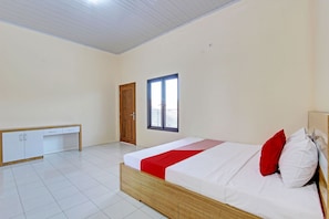 Quarto casal luxo | Espaço de trabalho para notebook, Wi-Fi de cortesia, roupa de cama