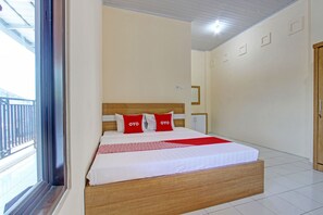 Habitación Deluxe doble | Espacio para trabajar con un portátil, wifi gratis, ropa de cama