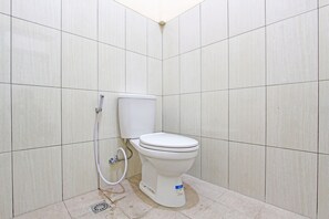 Habitación Deluxe doble | Baño | Ducha y toallas