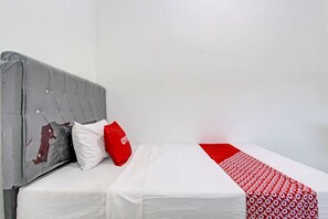 Kamar Single Standar | Ruang kerja ramah laptop, Wi-Fi gratis, dan seprai linen