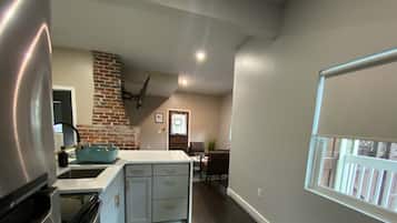 Refrigerador, microondas, horno y cafetera y tetera