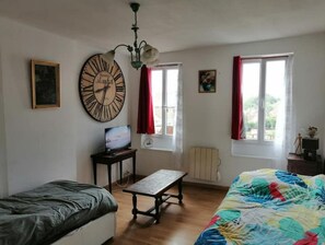 2 bedrooms, WiFi, bed sheets