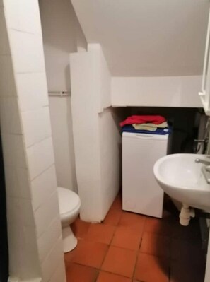 Towels, toilet paper