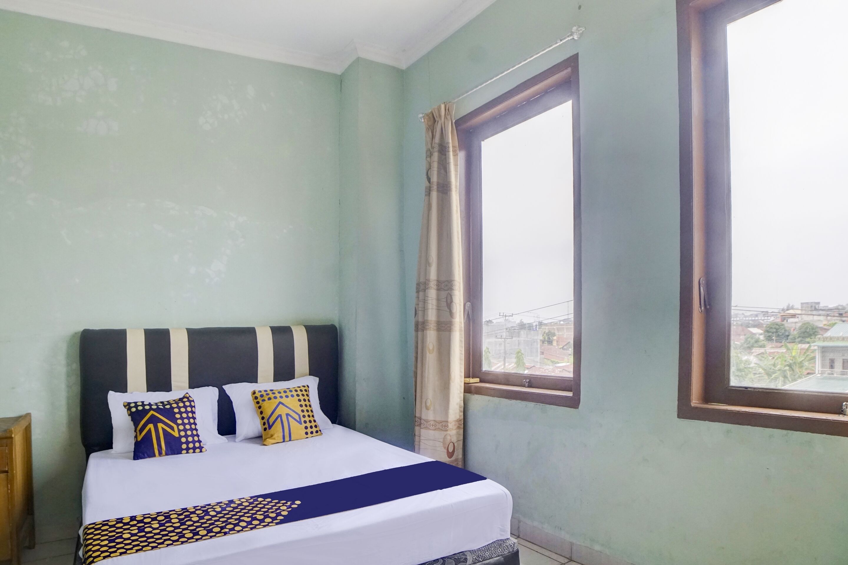 basic double room | laptop workspace, free wifi, bed sheets
